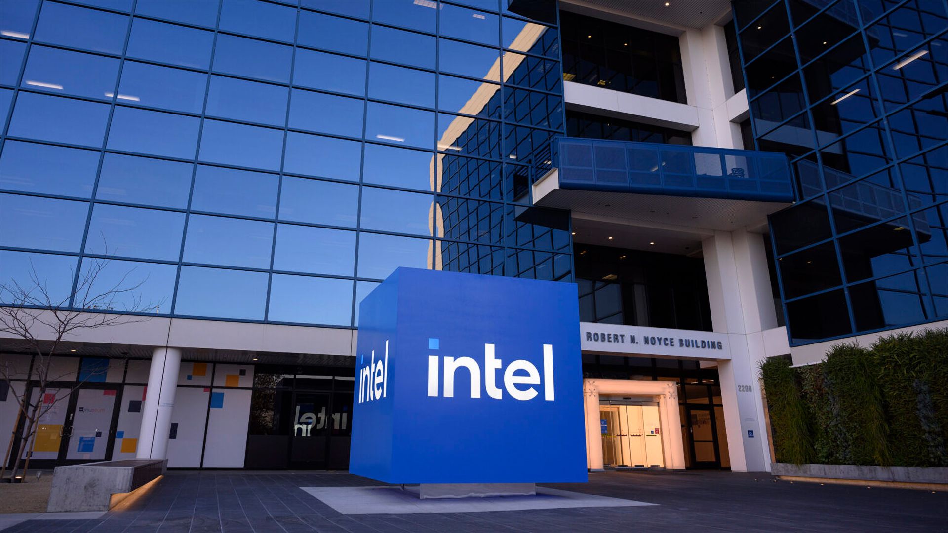 Intel's XBM Memory: A New Path Beyond Costly HBM Interposers