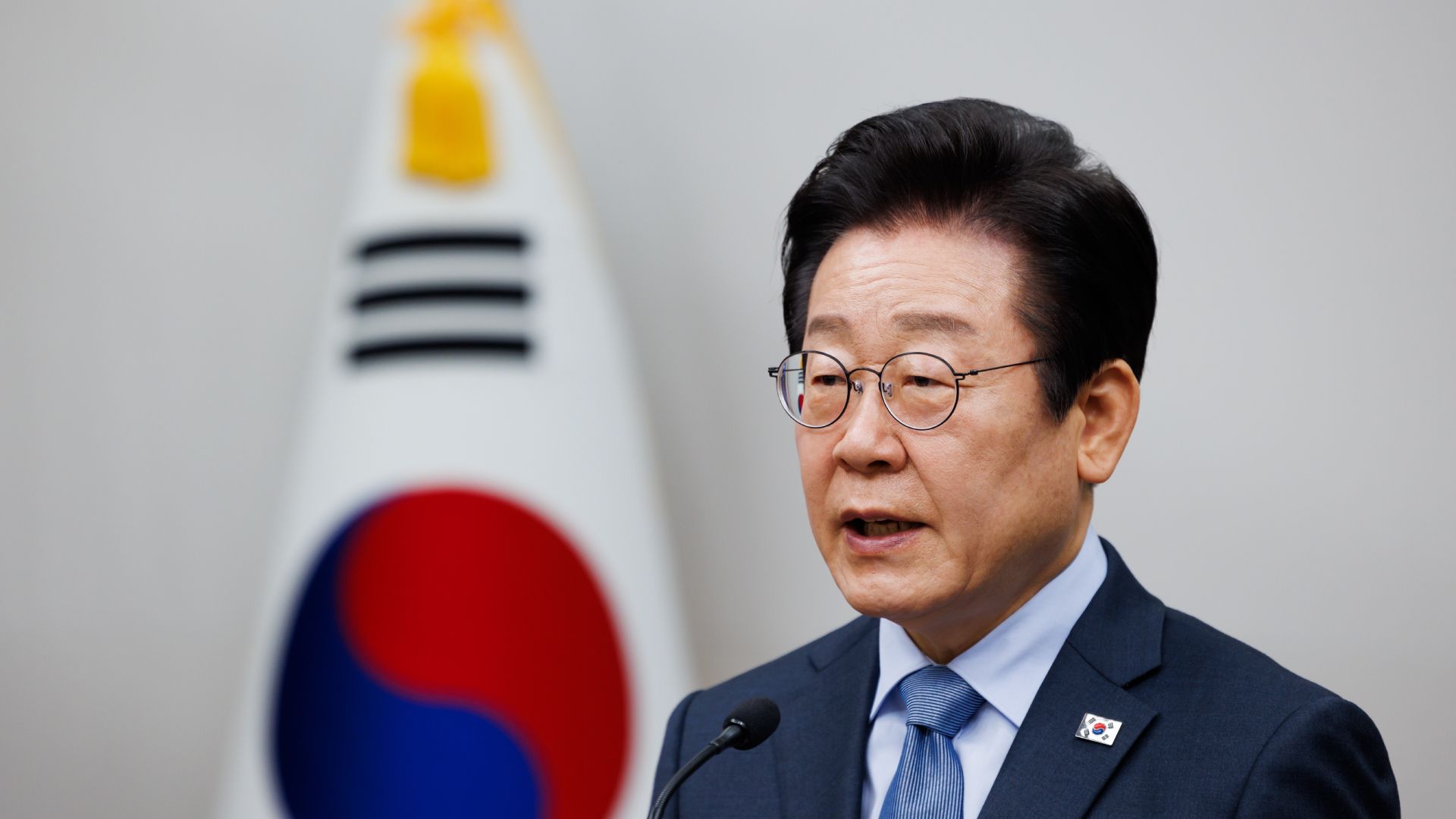 South Korea's $880B Chip/AI Plan Strains Power and Water Resources