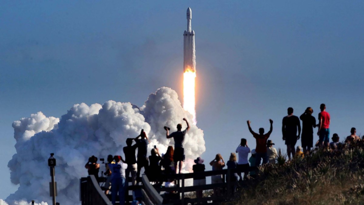 SpaceX Valuation Hits $2.6T, Briefly Surpassing Amazon