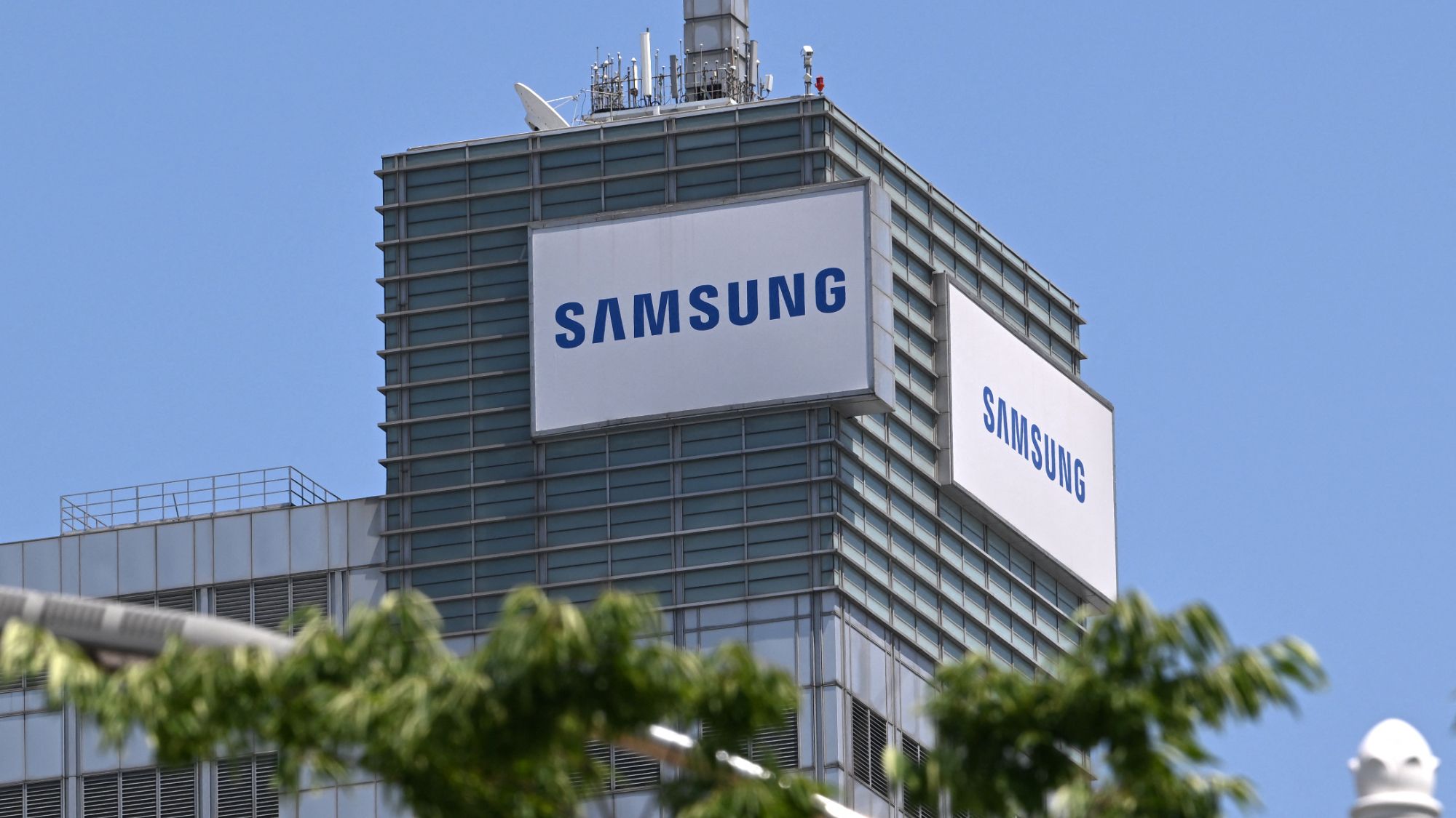 Samsung Chip Division's 2026 Profit to Eclipse 40 Years of Combined Earnings