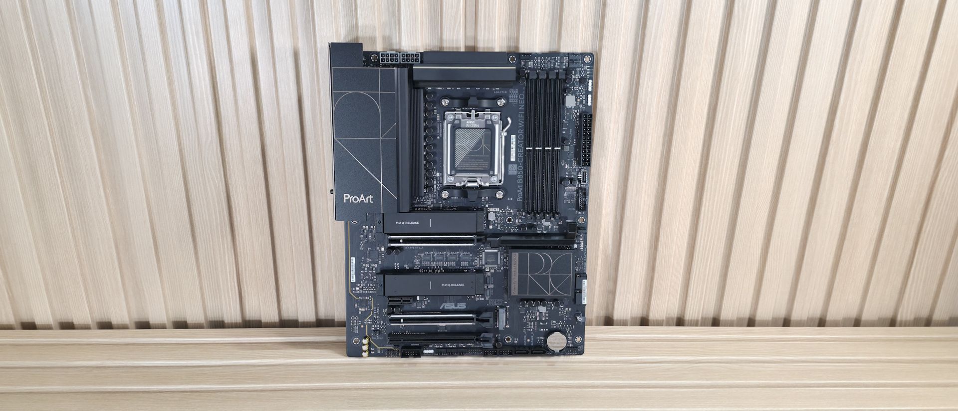 Asus B850-Creator WiFi Neo: Fast Networking, Few Ports, High Price
