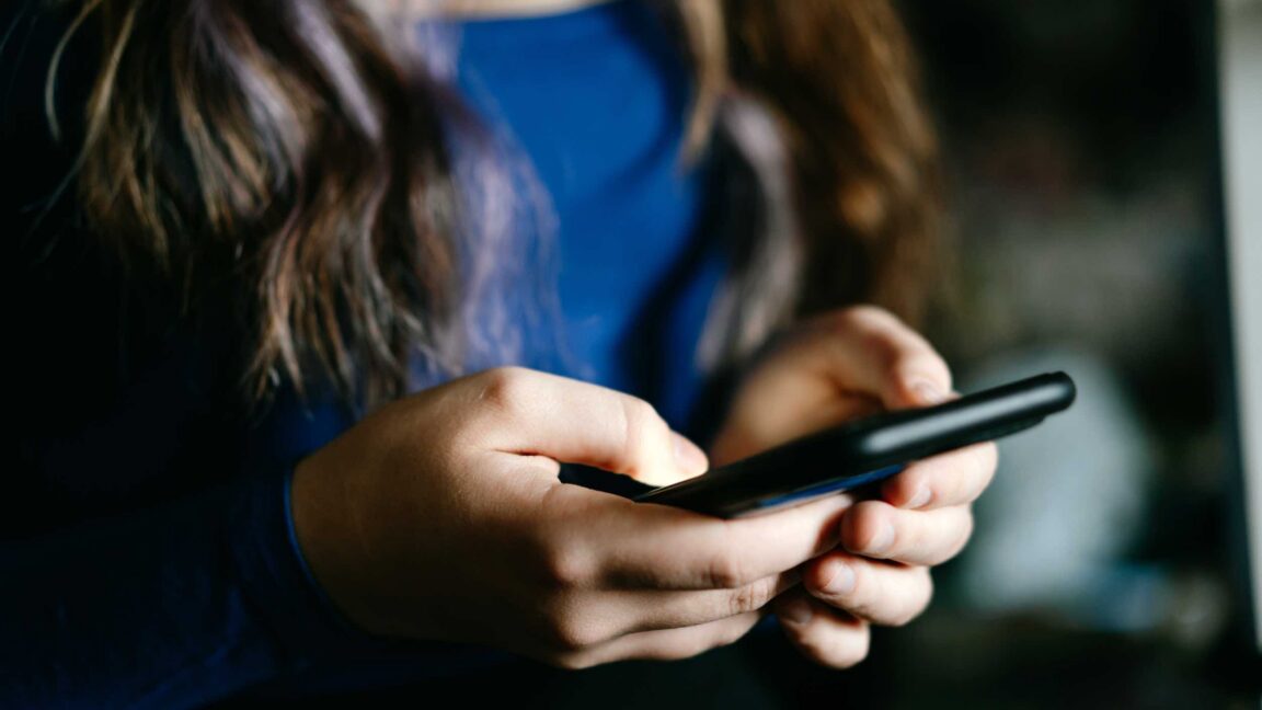 FCC Proposes ID Mandate for Prepaid Phones, Sparking Privacy Concerns